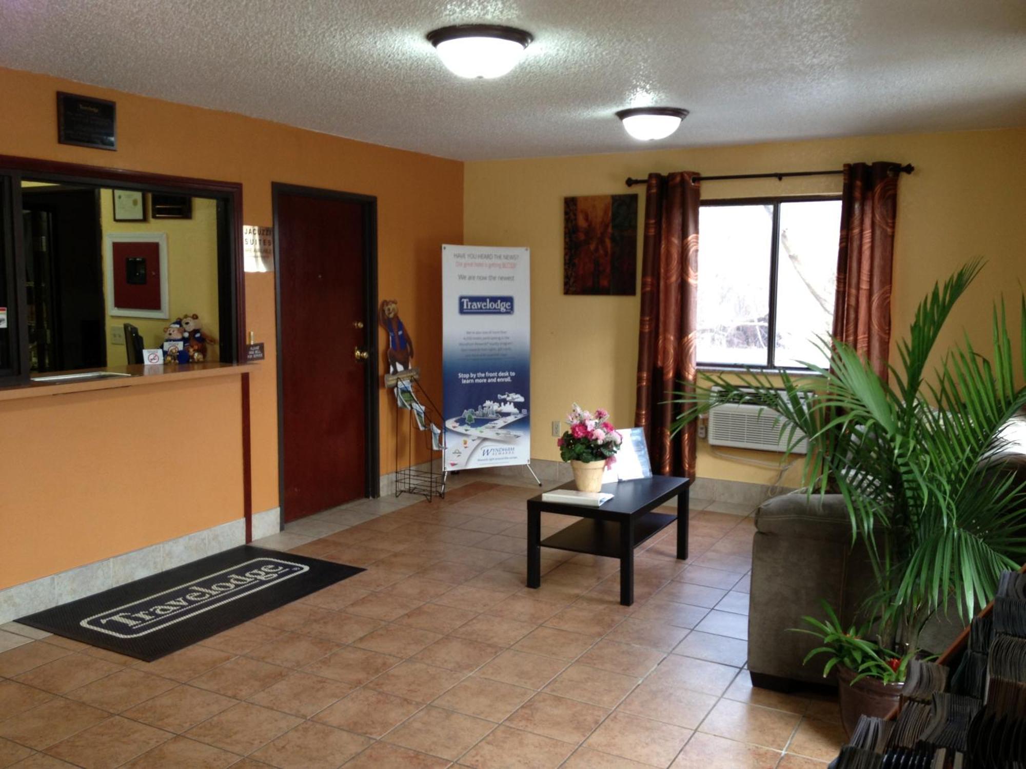 Travelodge By Wyndham Muskegon Exteriör bild