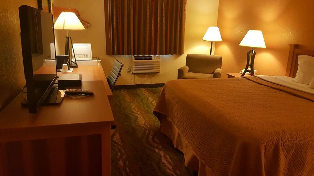 Travelodge By Wyndham Muskegon Exteriör bild