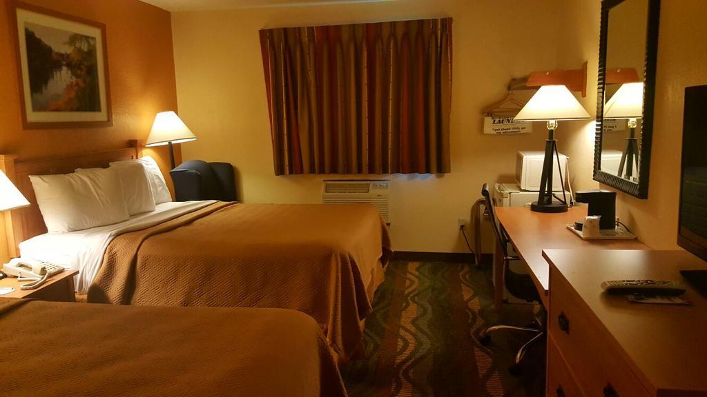 Travelodge By Wyndham Muskegon Exteriör bild