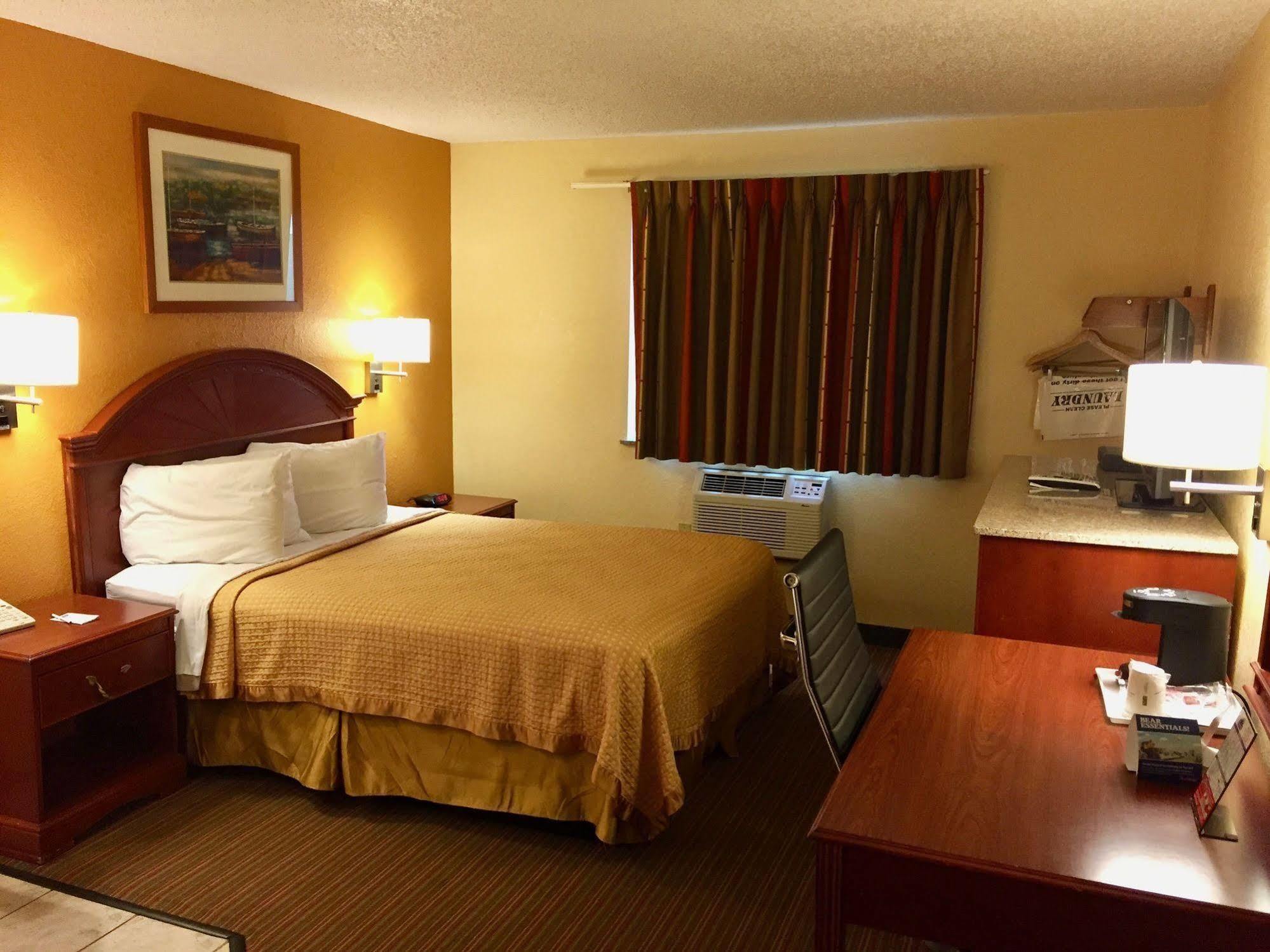 Travelodge By Wyndham Muskegon Exteriör bild